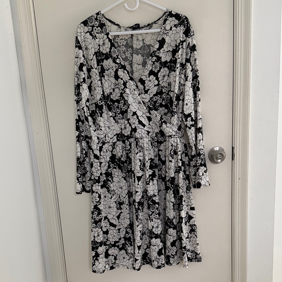 Elegant Floral Long Sleeve Knit Dress - Picture 1 of 4